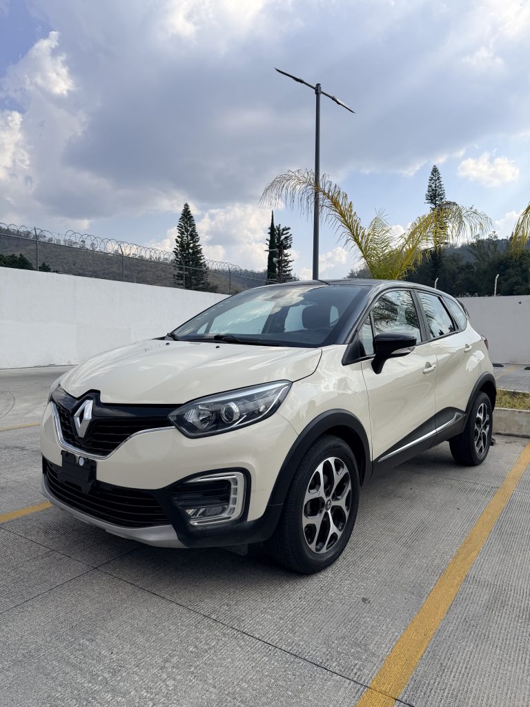 Foto de RENAULT CAPTUR ICONIC 2019