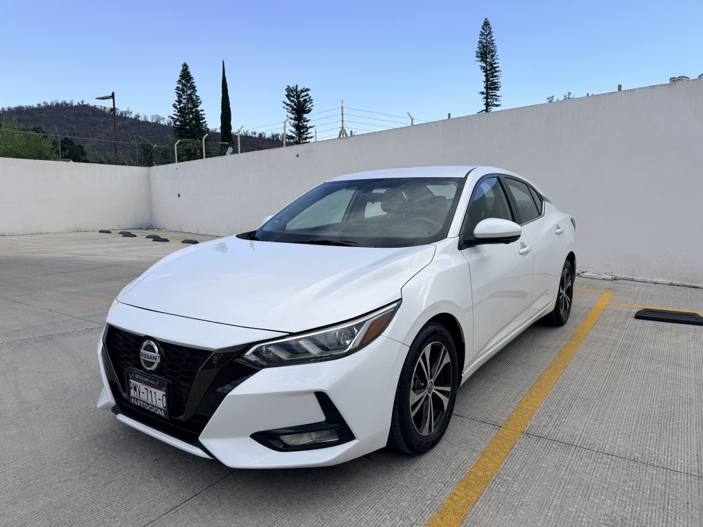 Foto de NISSAN SENTRA ADVANCE TM 2021