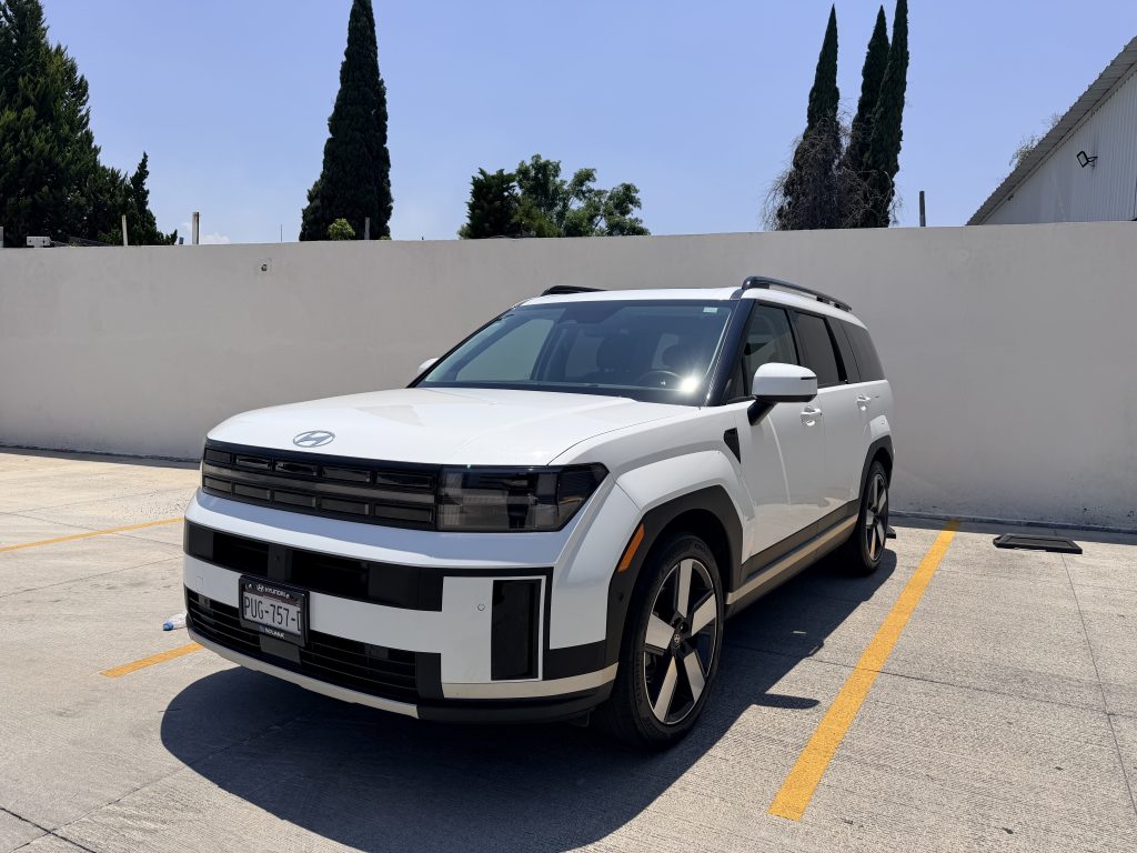 Foto de Santa Fe LIMITED HEV 7 pasajeros 2025