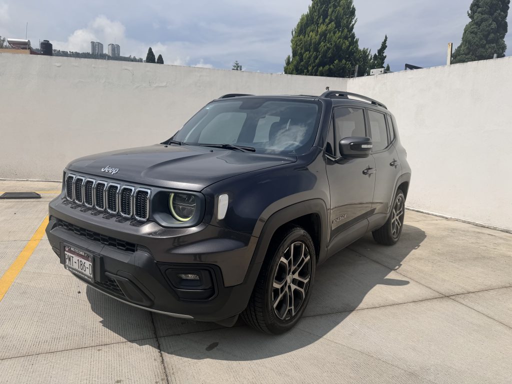 Foto de JEEP RENEGADE LATITUDE 2024