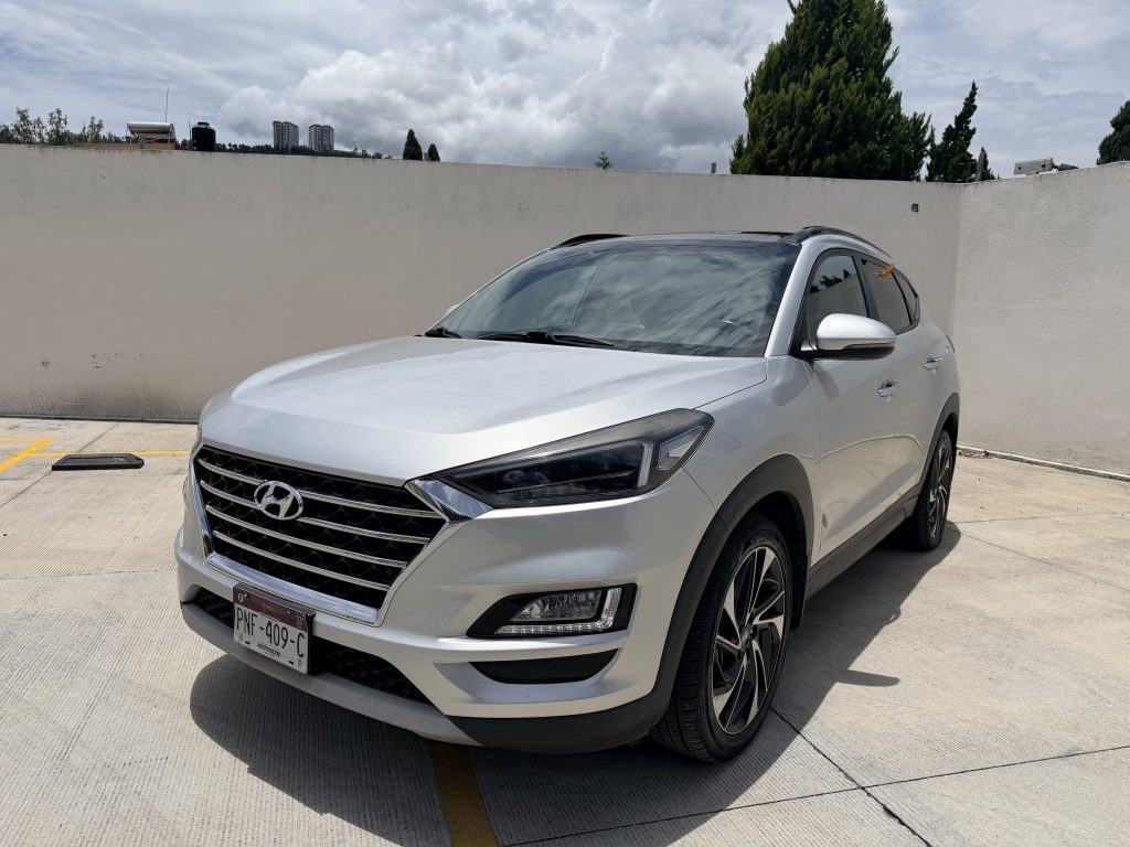 Foto de HYUNDAI TUCSON LIMITED TECH 2019